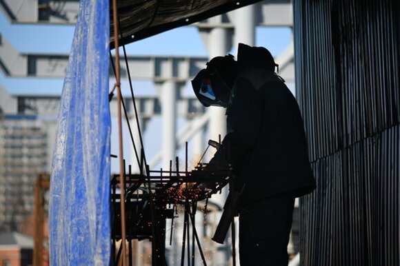 Самозанятых хотят ограничить в проведении опасных работ